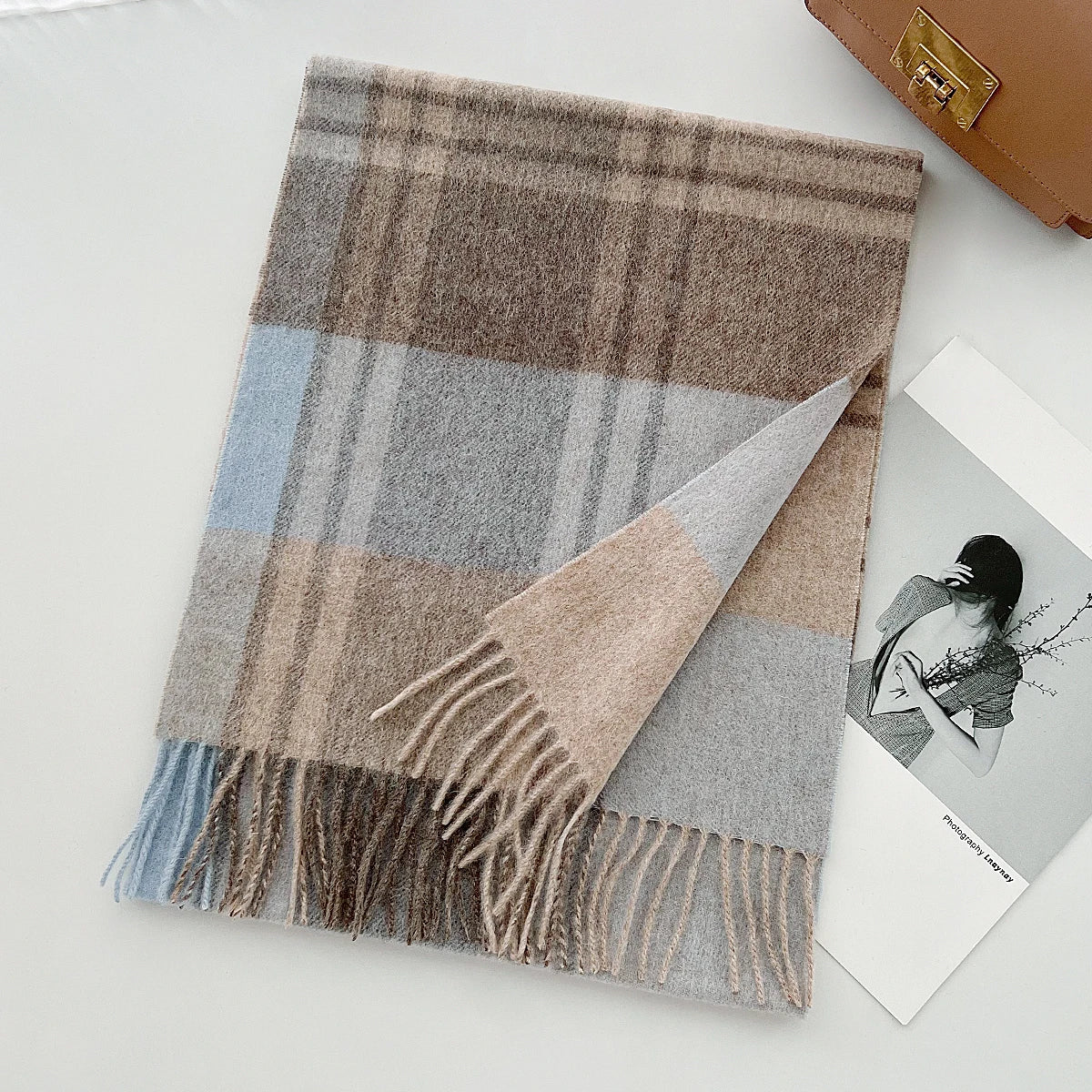 Warmer Wollschal mit klassischem Karomuster für Damen und Herren