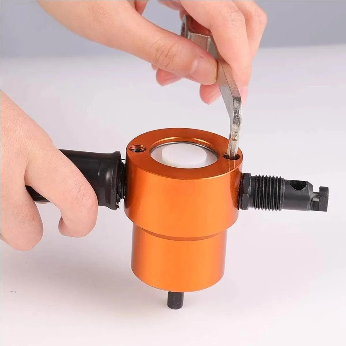 Elektrischer doppelseitiger Blechschneider mit Stanz- und Schneidefunktion