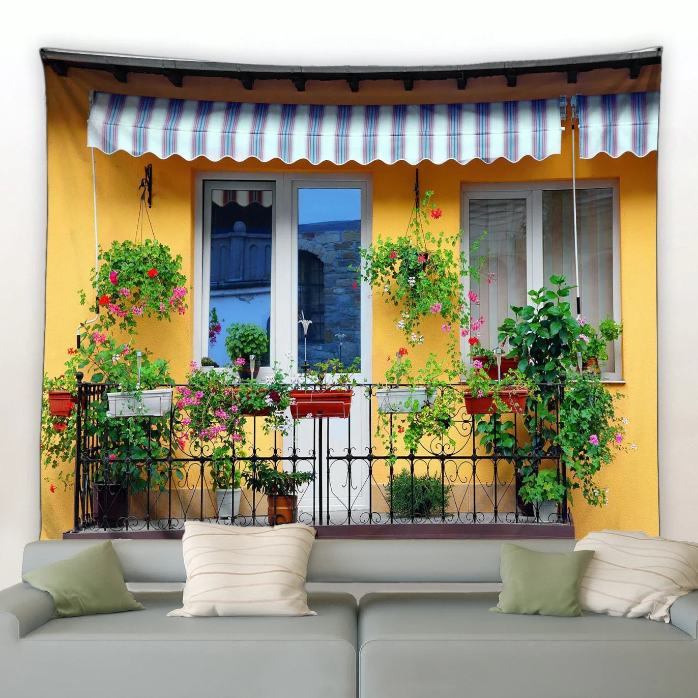 Frühlingshafte Wandtapisserie mit Schmetterlingen und Blumenmotiv