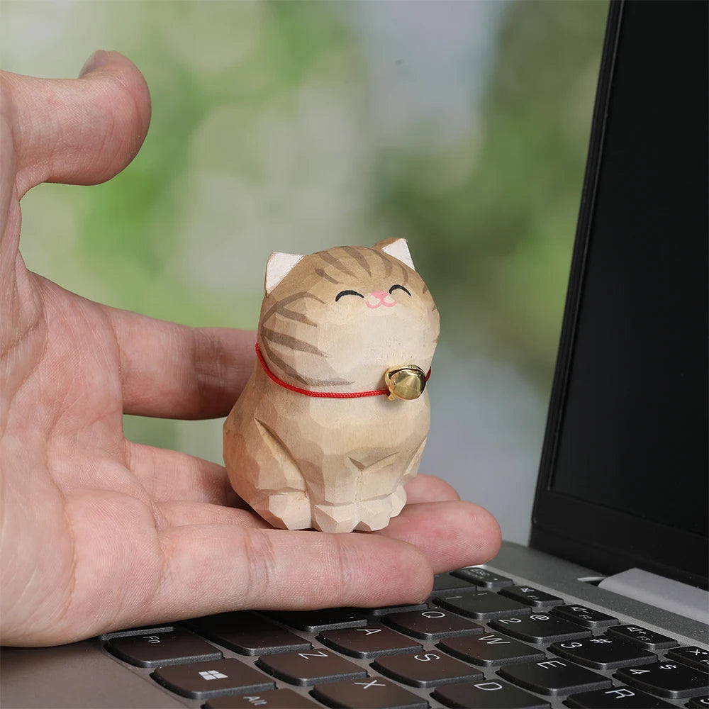 Handgefertigte Holzfigur Tabby Katze für stilvolle Heimdekoration