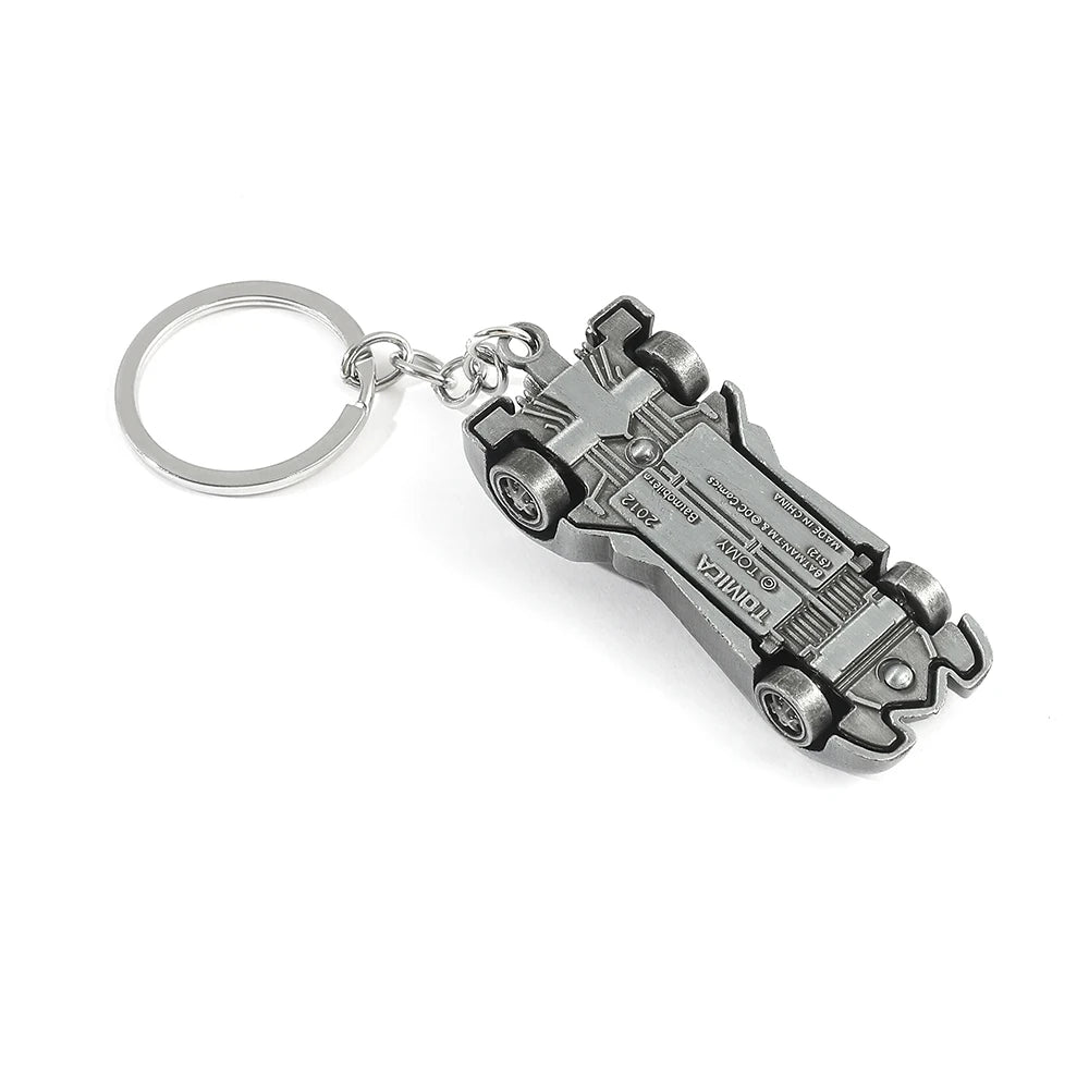 Stylischer Batman Batmobil Schlüsselanhänger aus robustem Vintage Metall mit Karabiner