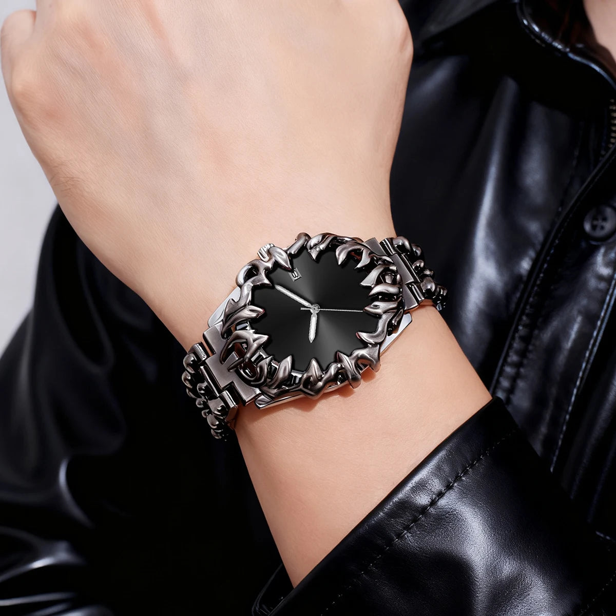 Sportliche Herrenuhr mit Edelstahl Armband und Quarzwerk