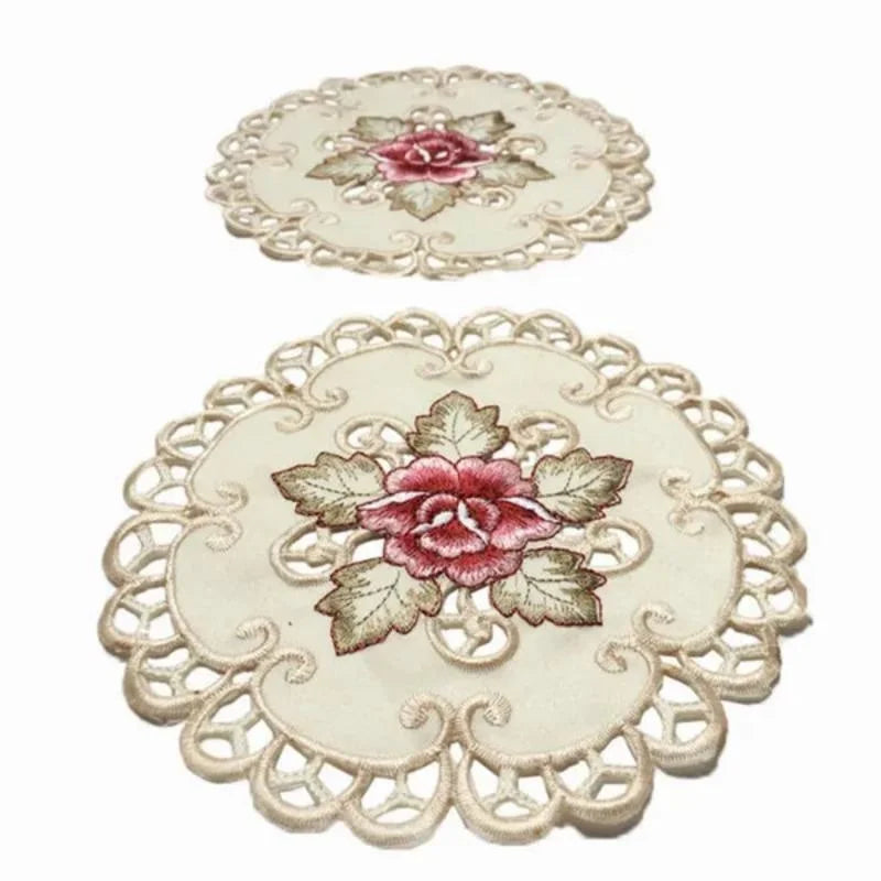 4x Runde bestickte Blumen Tischsets für Esstisch – Perfekt für Party und Hochzeit
