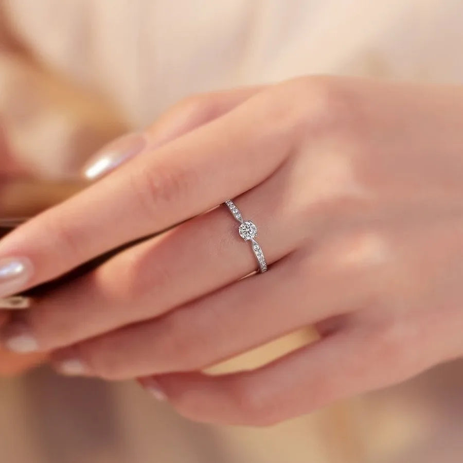 Eleganter Zirkonia Ring für Frauen – Ewigkeit und Verlobungsschmuck