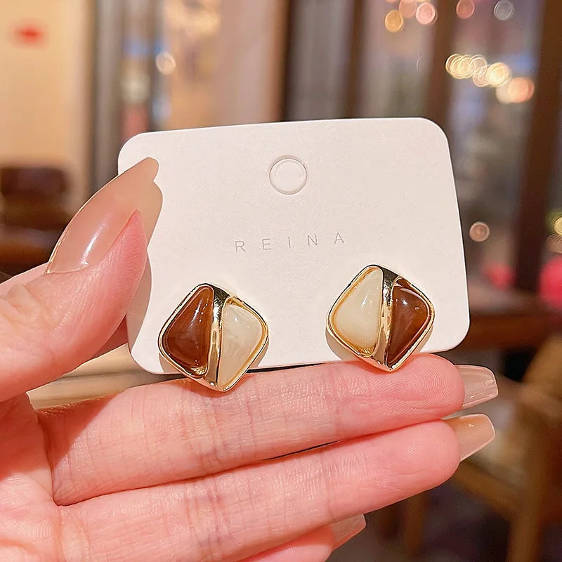 Vintage Quadratische Harz Ohrstecker in Weiß und Kaffee für Damen