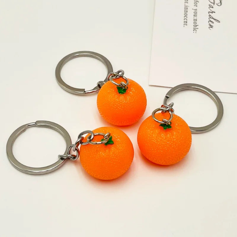 Kreativer Orangen-Schlüsselanhänger aus Resin - Silber für stilvollen Alltag