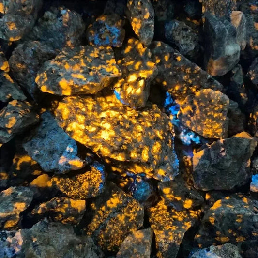 Fluoreszierender Yooperlites Flammenstein – Naturstein Deko & Energie