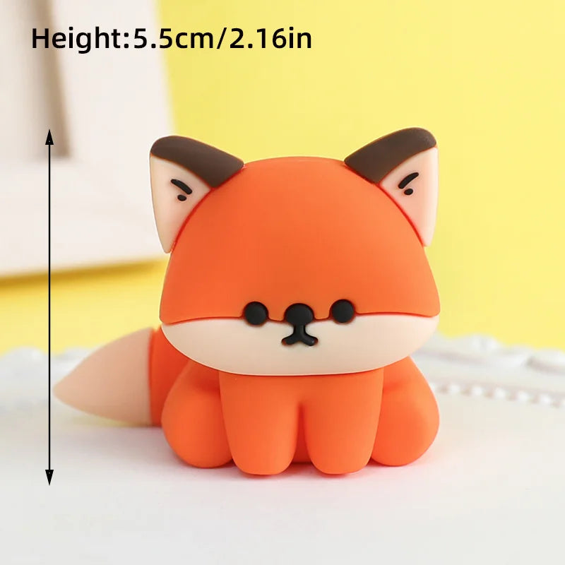 Bunte Kuchendekoration mit Dschungeltieren für Kinderpartys