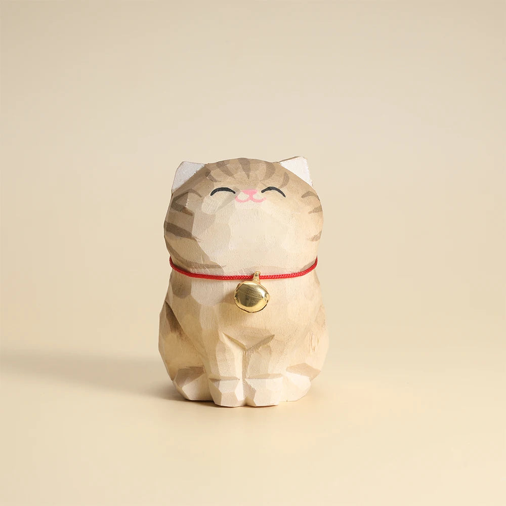 Handgefertigte Holzfigur Tabby Katze für stilvolle Heimdekoration