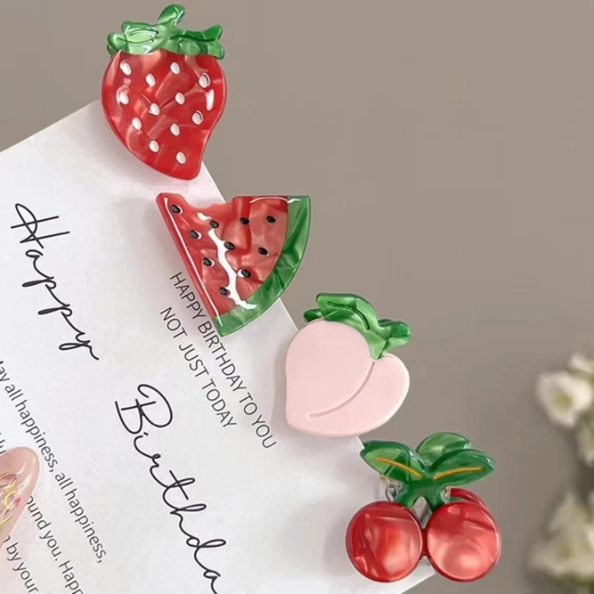 Niedliche Cartoon Haarnadeln mit Früchte Motiven aus Kunststoff