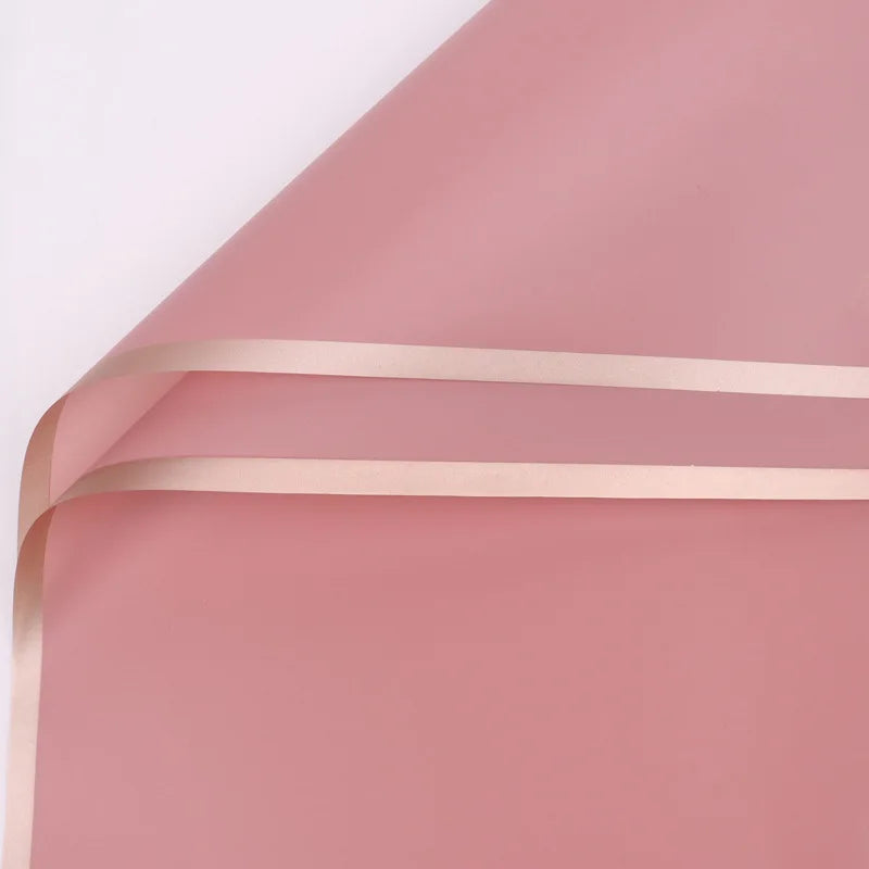 Elegantes Blumiges Geschenkpapier mit Goldrand für besondere Anlässe