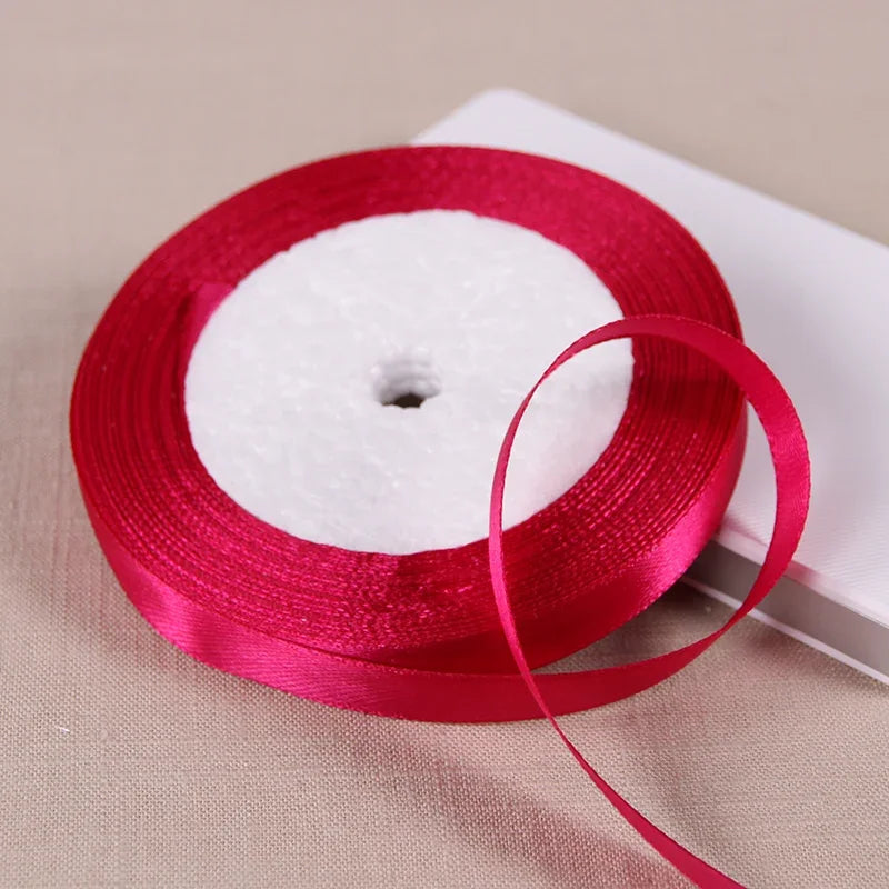 Vielseitiges Polyesterband für Dekoration und Bastelprojekte