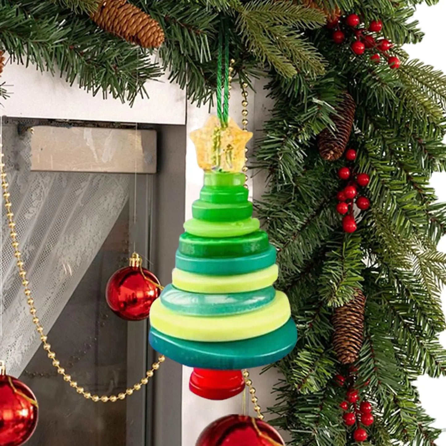 DIY Weihnachtsanhänger Set aus Knöpfen für festliche Dekoration