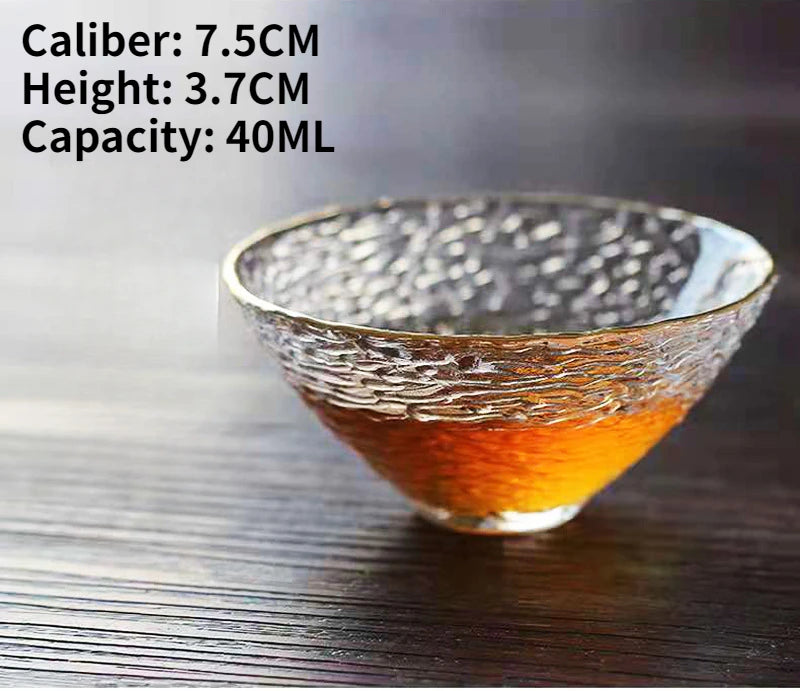 Exklusive Teeschale aus gehämmertem Glas mit Goldrand