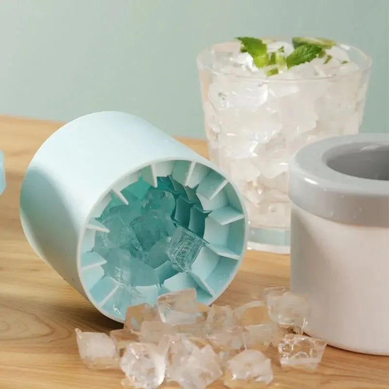 Runde und Platzsparende Eiswürfelform aus Silikon in Grau, Gelb oder Blau