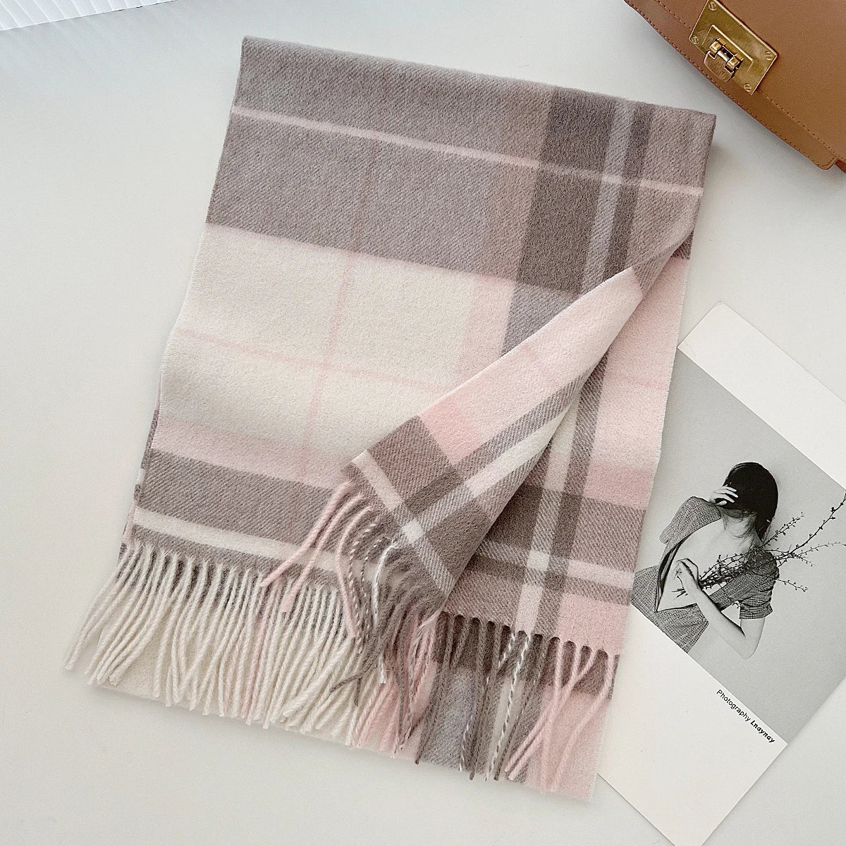 Warmer Wollschal mit klassischem Karomuster für Damen und Herren