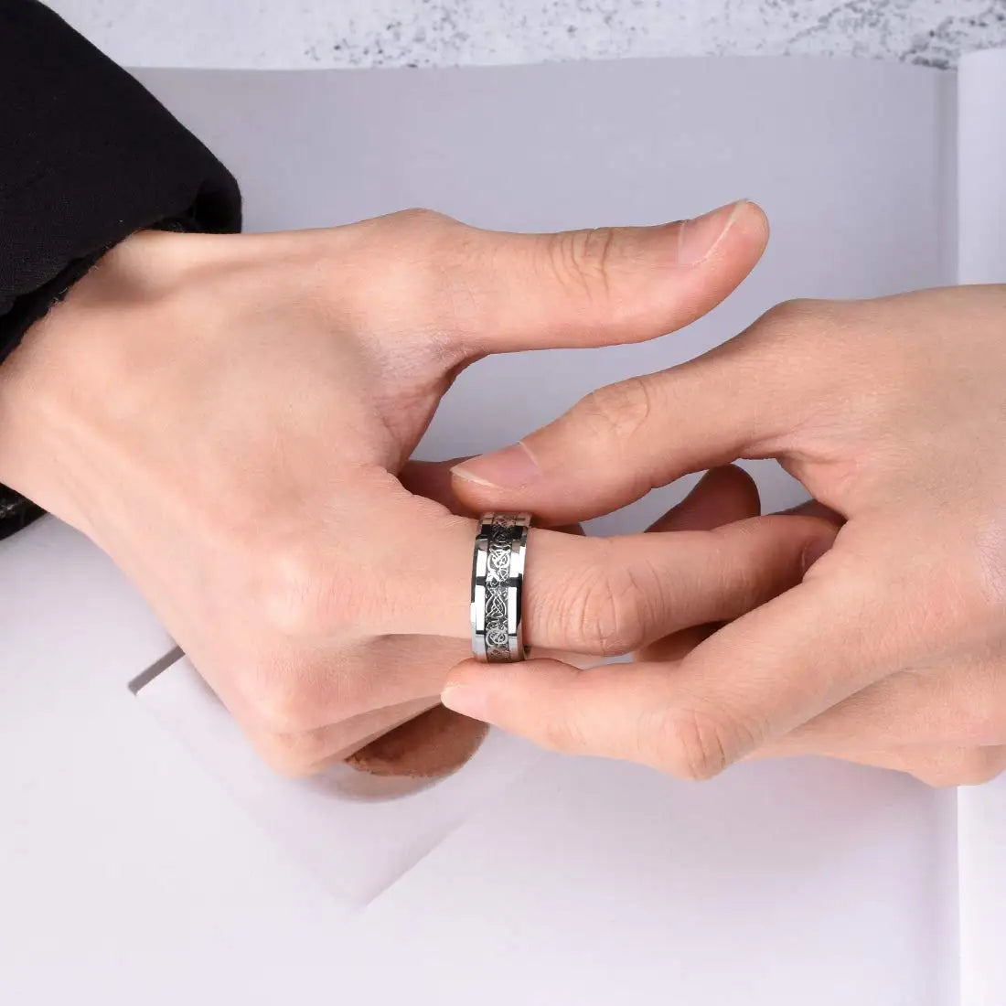 Fashio Männer Ringe Schwarz Titan Edelstahl Ringe Für Männer Frauen Ziegel Muster Finish Abgeschrägte Kante Hochzeit Ring Partei Schmuck