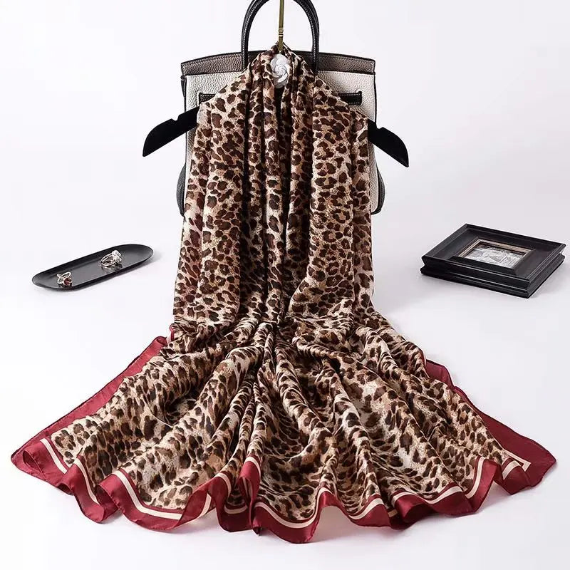 Vielseitiger Damen Schal mit modischem Druckmuster für jede Saison