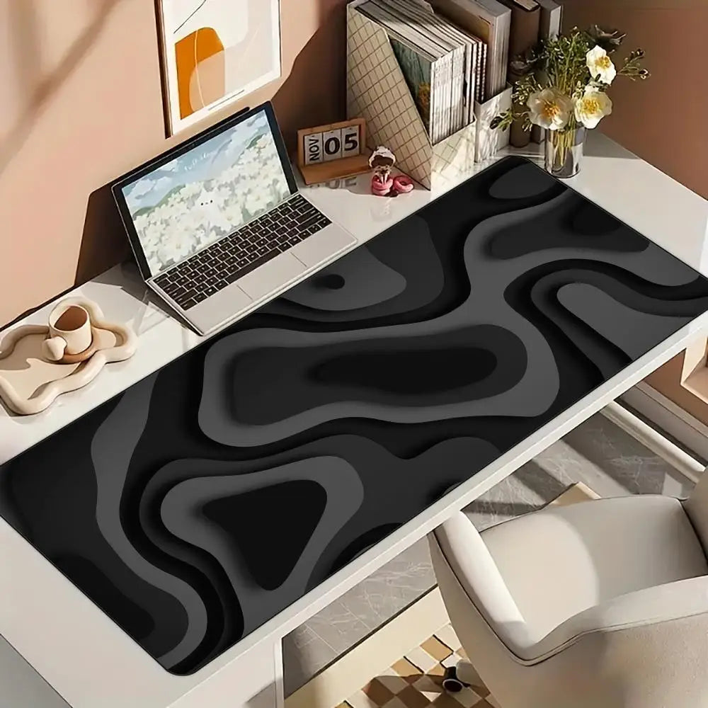 Abstraktes Mauspad mit genähtem Rand für präzise Steuerung