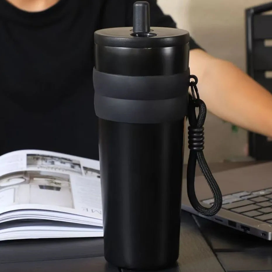 Auslaufsichere Thermosflasche 700ml für heiße und kalte Getränke