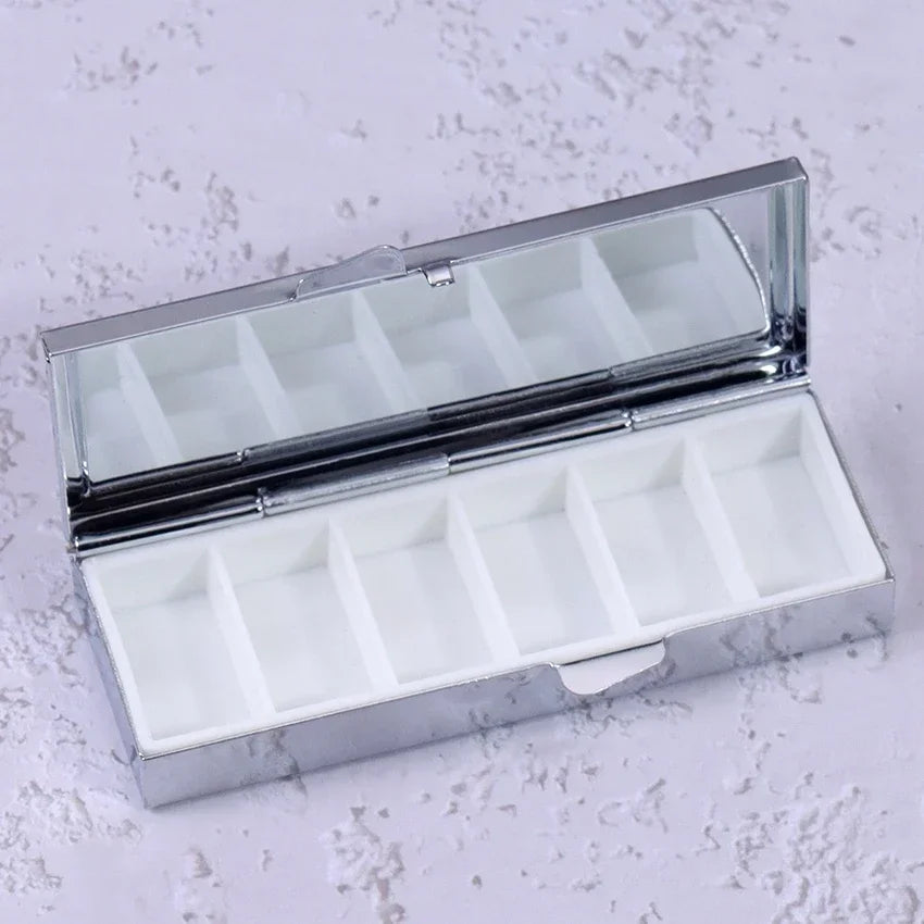 Tragbare Metall Pillenbox mit Splitterfunktion für Reise - Alltag – Medikamenten Organizer