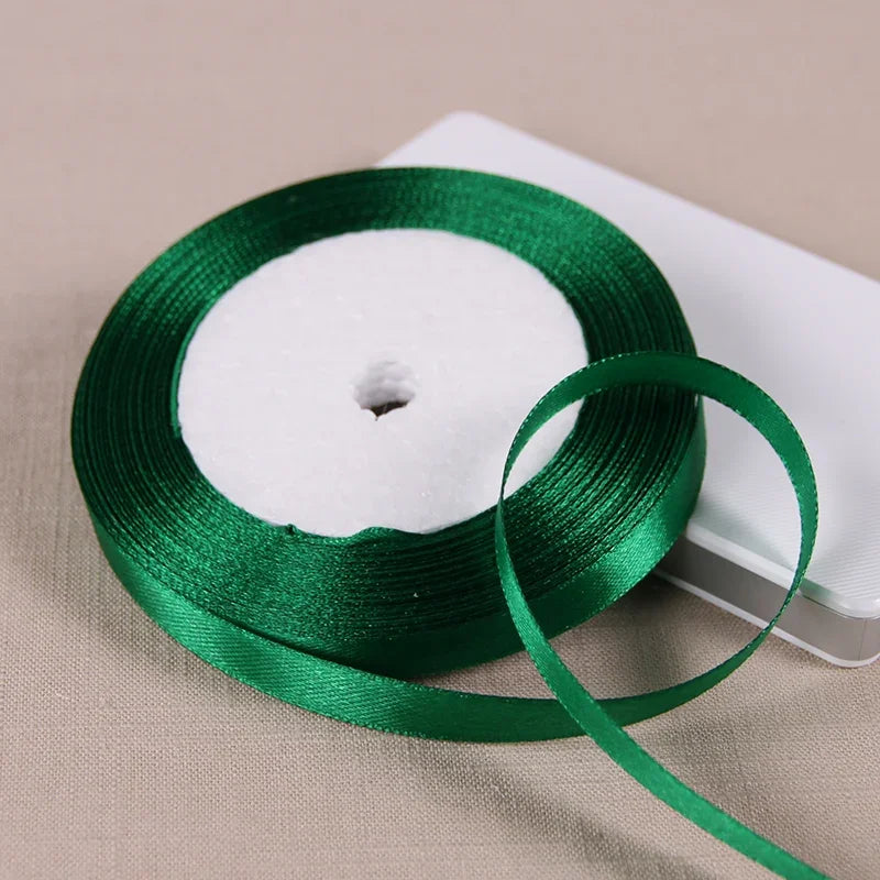 Vielseitiges Polyesterband für Dekoration und Bastelprojekte