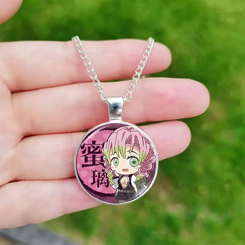 Anime Cosplay Halskette mit rundem Glas Anhänger für Fans und Sammler