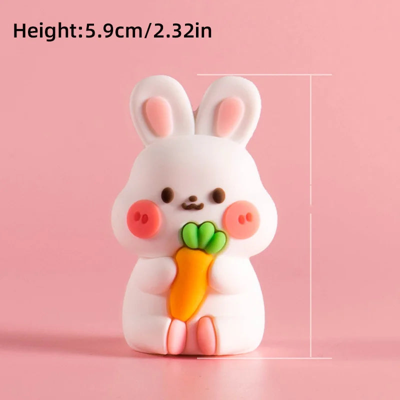 Bunte Kuchendekoration mit Dschungeltieren für Kinderpartys