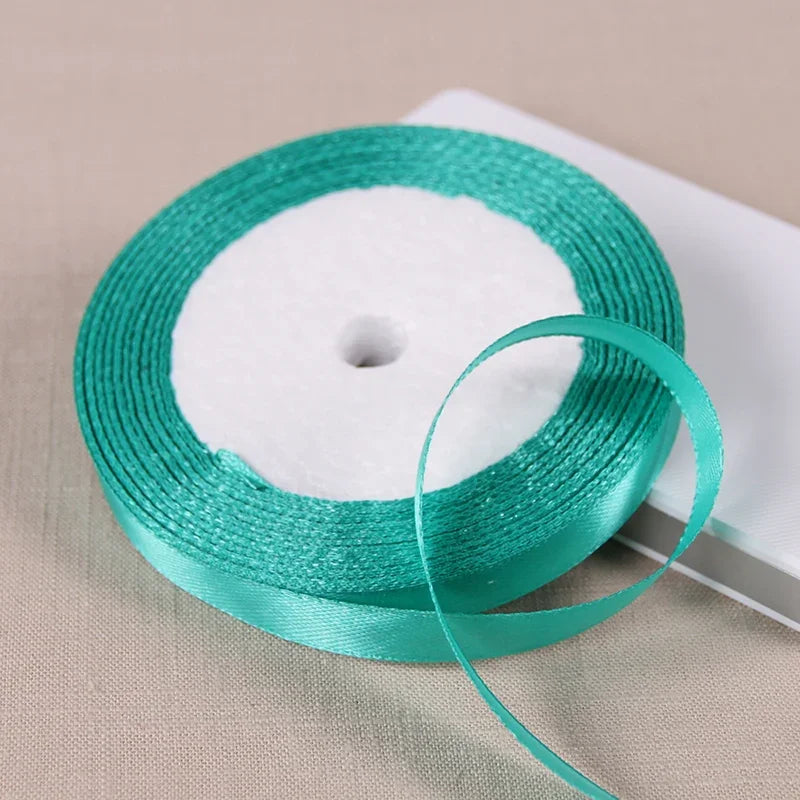 Vielseitiges Polyesterband für Dekoration und Bastelprojekte