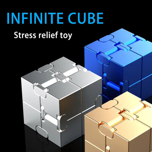 Tragbarer Metall Magic Cube Dekompressionsspielzeug für Kinder Erwachsene