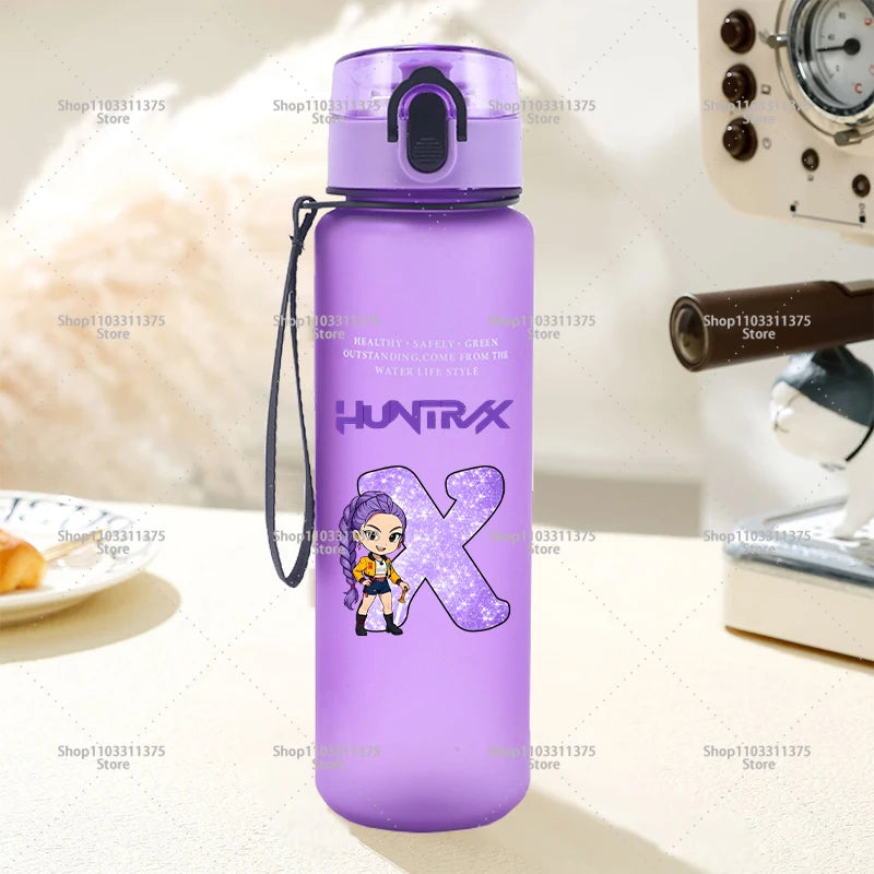 Tragbare Wasserflasche 650 ml mit trendigem Buchstaben-Design