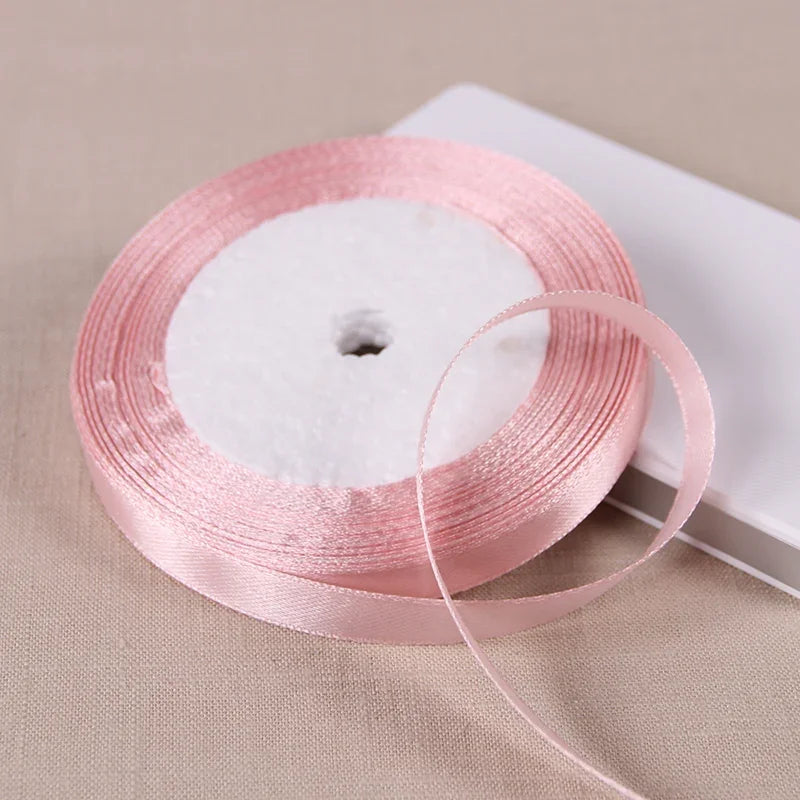 Vielseitiges Polyesterband für Dekoration und Bastelprojekte