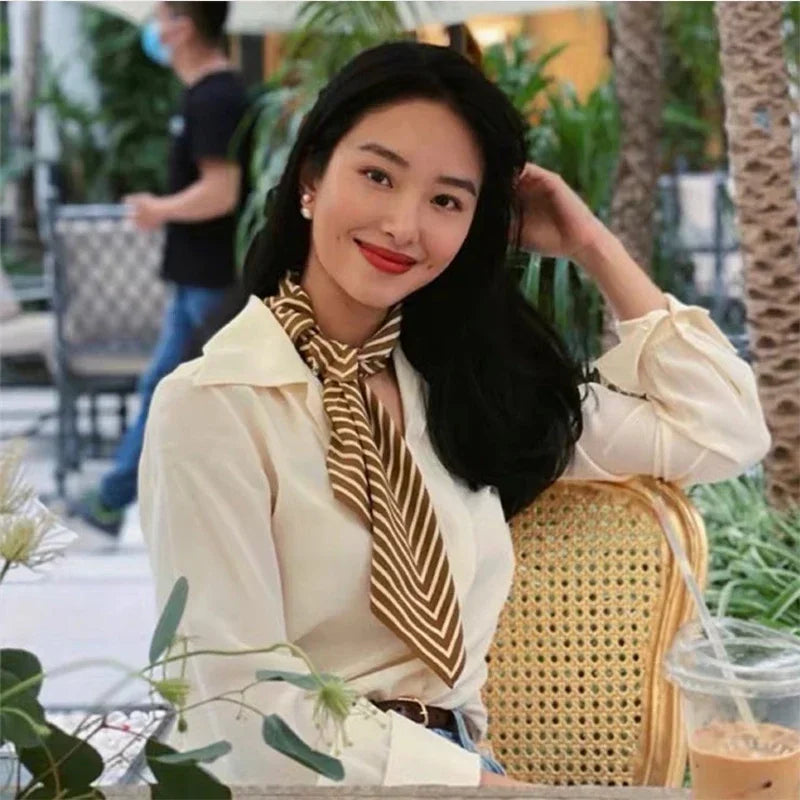 Eleganter Damen Satin Halstuch Schal mit luxuriösem Plaid Muster