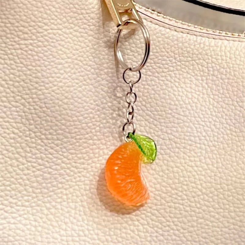Frischer Hingucker: Kreativer Orangenscheiben Schlüsselanhänger aus Harz - Zink