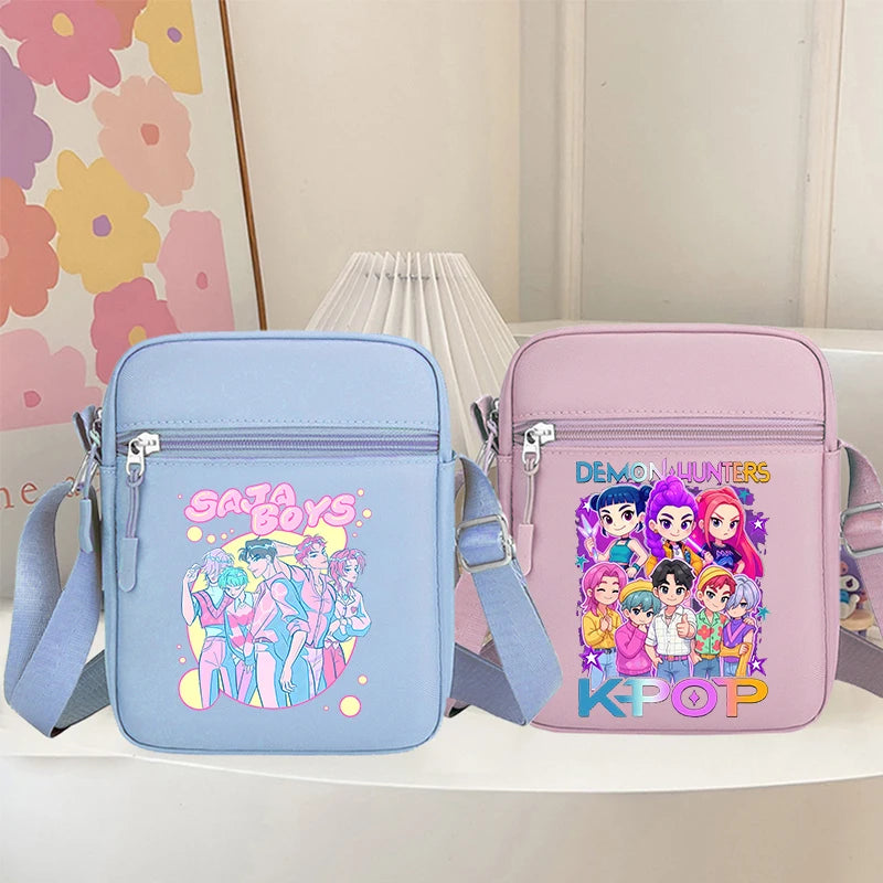 Kompakte Umhängetasche aus Nylon mit trendigem Anime Motiv für Mädchen