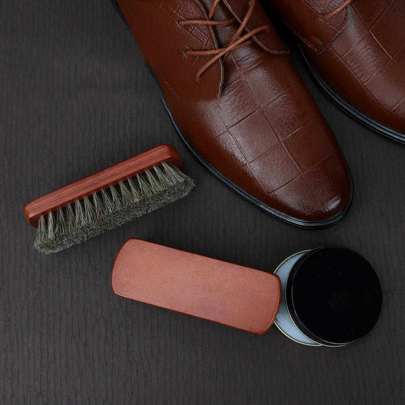 Hochwertige Schuhbürste mit massivem Holzgriff und Pferdehaar