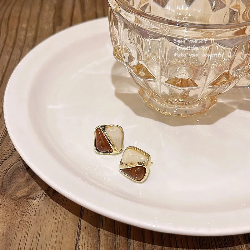 Vintage Quadratische Harz Ohrstecker in Weiß und Kaffee für Damen