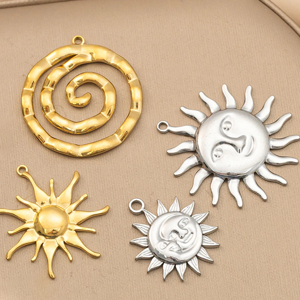 Set goldfarbene Sonnenanhänger für kreativen DIY Schmuck