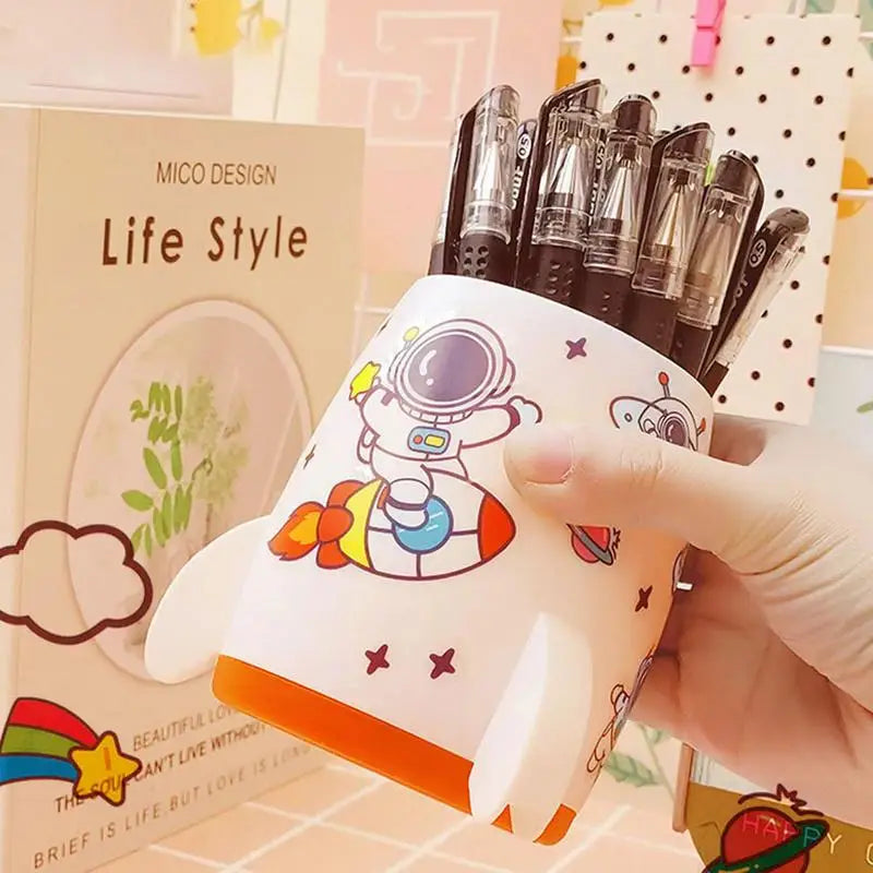 Raketenförmiger Stifthalter mit hoher Kapazität und Astronaut Aufkleber