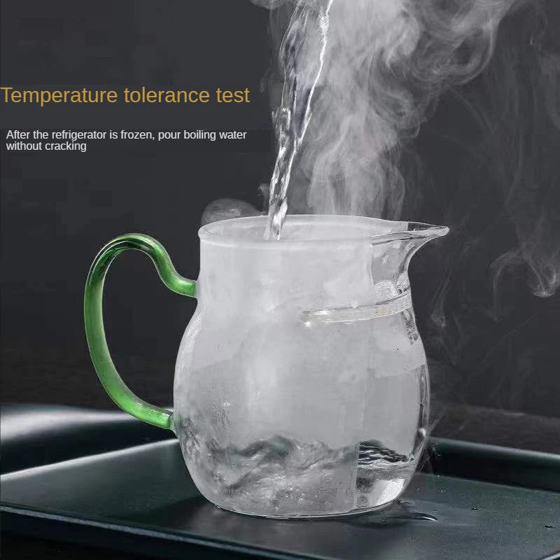 Verdickte Glas Teetasse mit hitzebeständigem Silikongriff und integriertem Teefilter