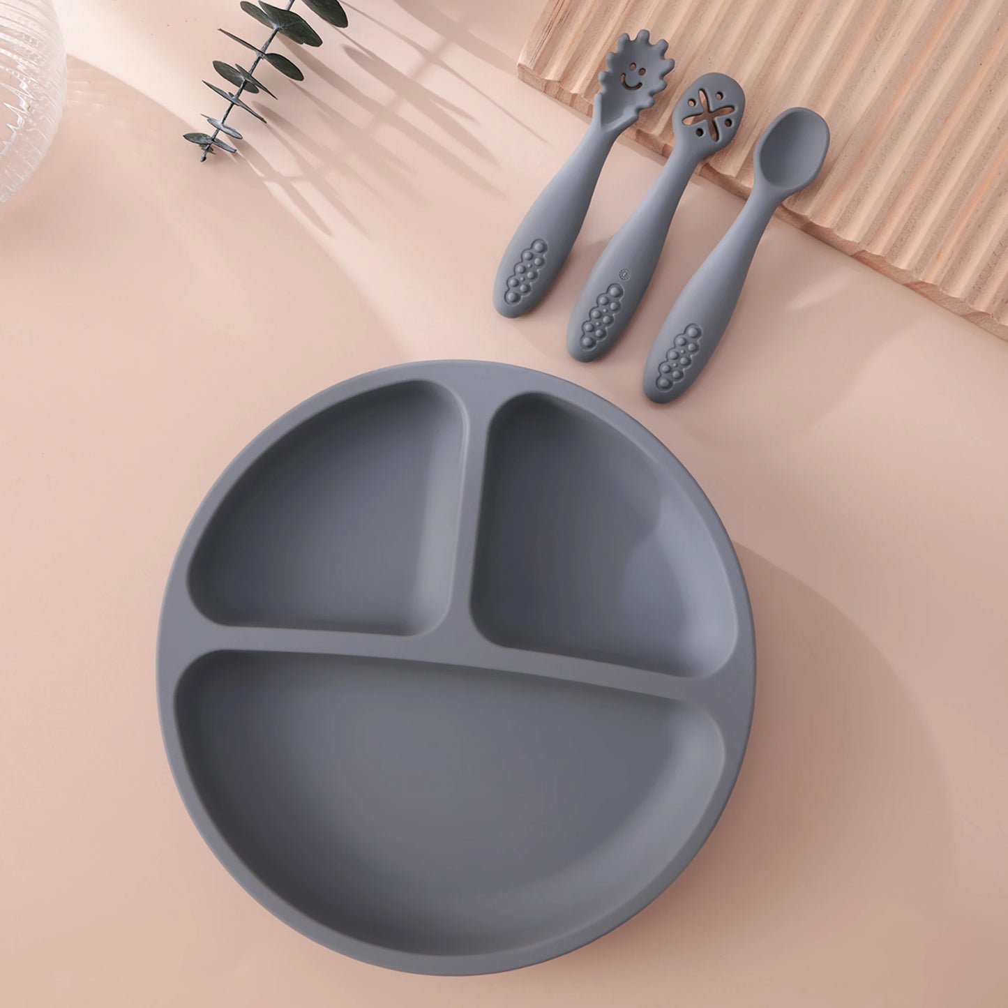 4-teiliges Silikon Baby Fütterungsset BPA-frei mit Saugplatte Löffel Gabel