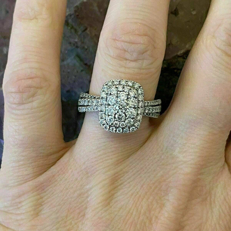 Eleganter silberfarbener Damenring mit funkelnden Zirkonia für Hochzeit