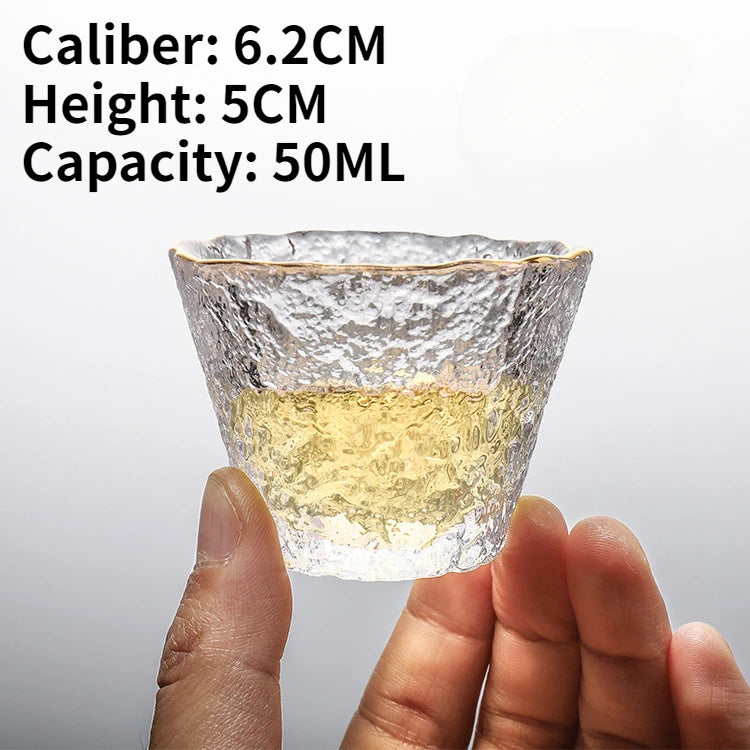 Exklusive Teeschale aus gehämmertem Glas mit Goldrand