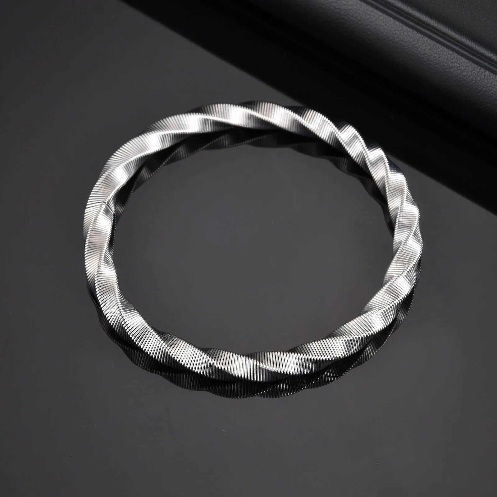 Elastisches Edelstahl Mobius Armband für Herren 6mm Breite