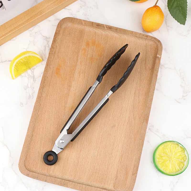 Hochwertige Edelstahl-Grillzange mit Silikongriffen für vielseitige Küche