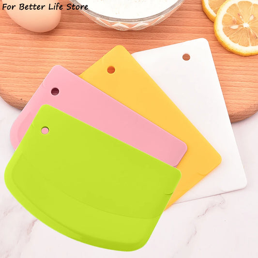 Vielseitiger Teigschaber aus Kunststoff für Backen und Küche