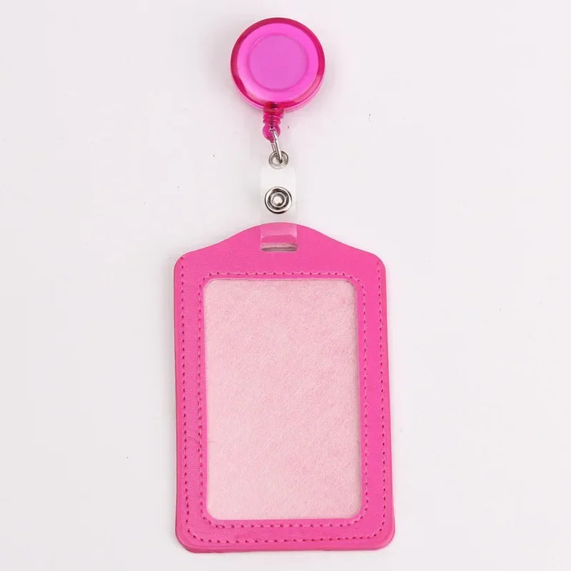 Organisierter Kartenhalter mit einziehbarer Rolle für Ausweise