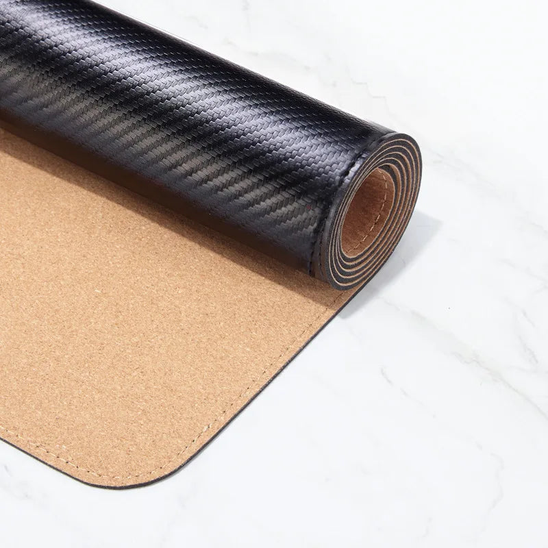 Große Gaming Schreibtischunterlage aus Karbonkorken für optimale Kontrolle