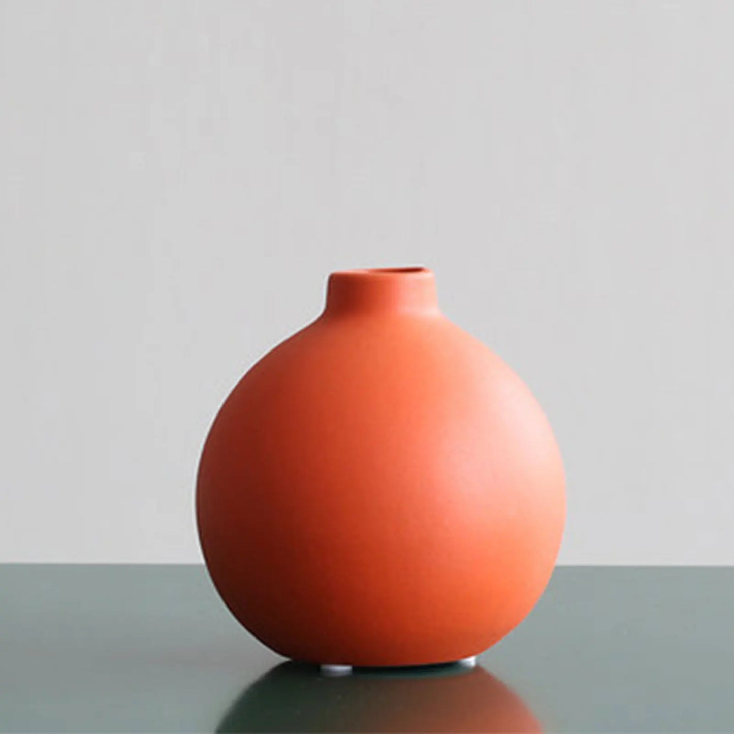 Nordische Keramik Vase. Stilvolle Deko für Tisch, Regal, Esszimme