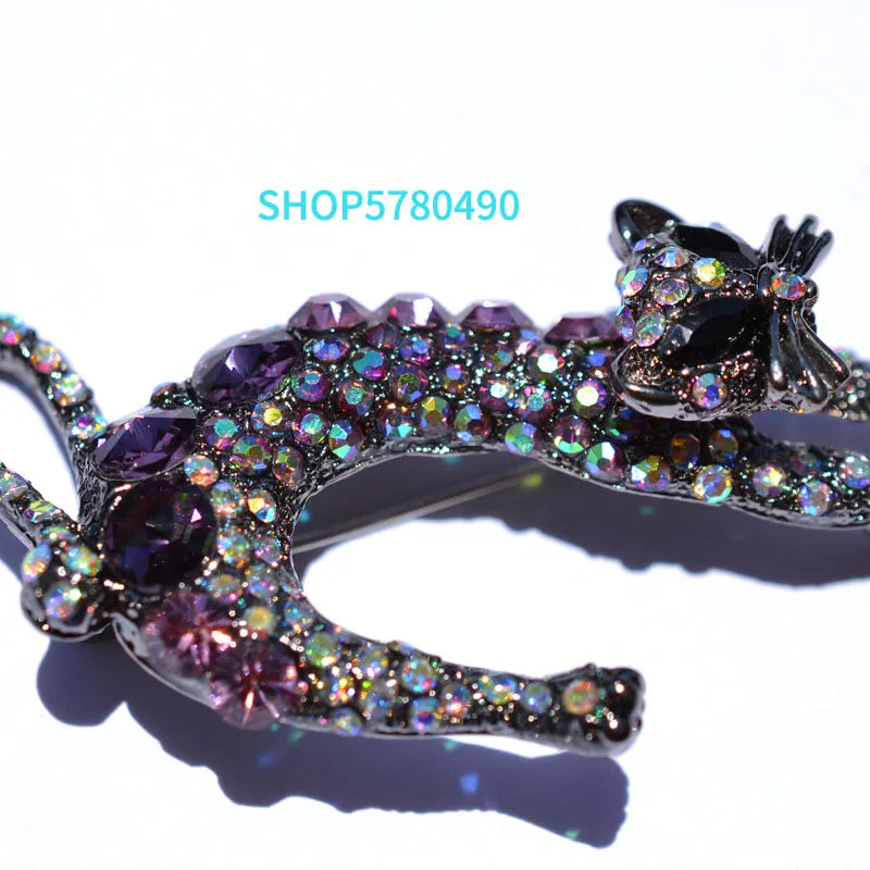 Elegante Katzenbrosche mit Strass für modische Damen